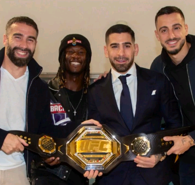 头衔：UFC 世界冠军：卡瓦哈尔值得获得金球奖 他是今年最大的赢家 